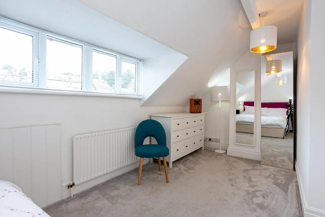 Cosy 2 Bed Apartment - Close To Leeds Centre