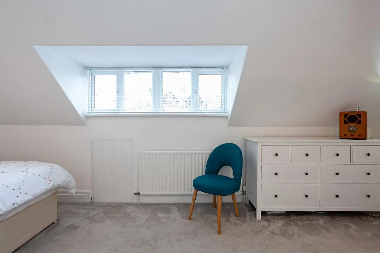 Cosy 2 Bed Apartment - Close To Leeds Centre
