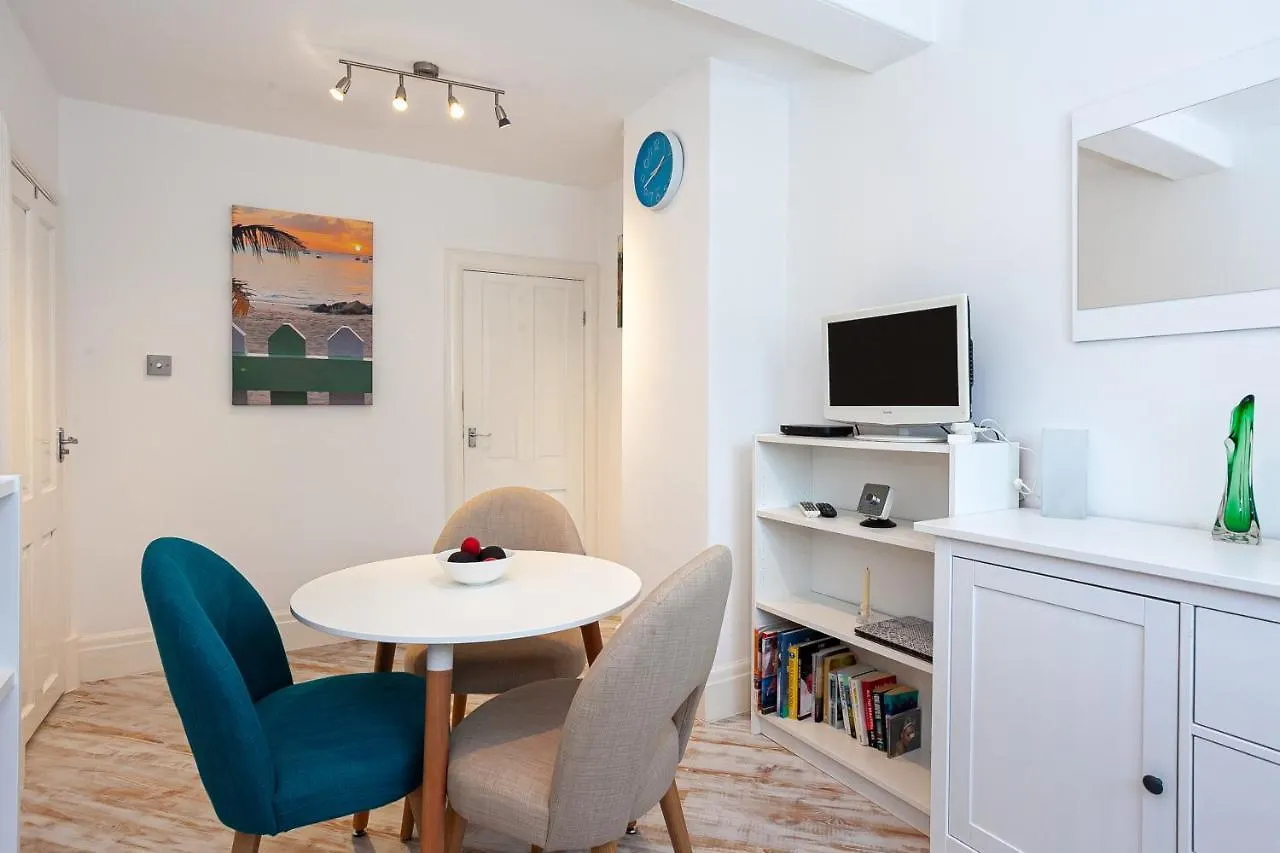 Cosy 2 Bed Apartment - Close To Leeds Centre  Leeds (West Yorkshire)