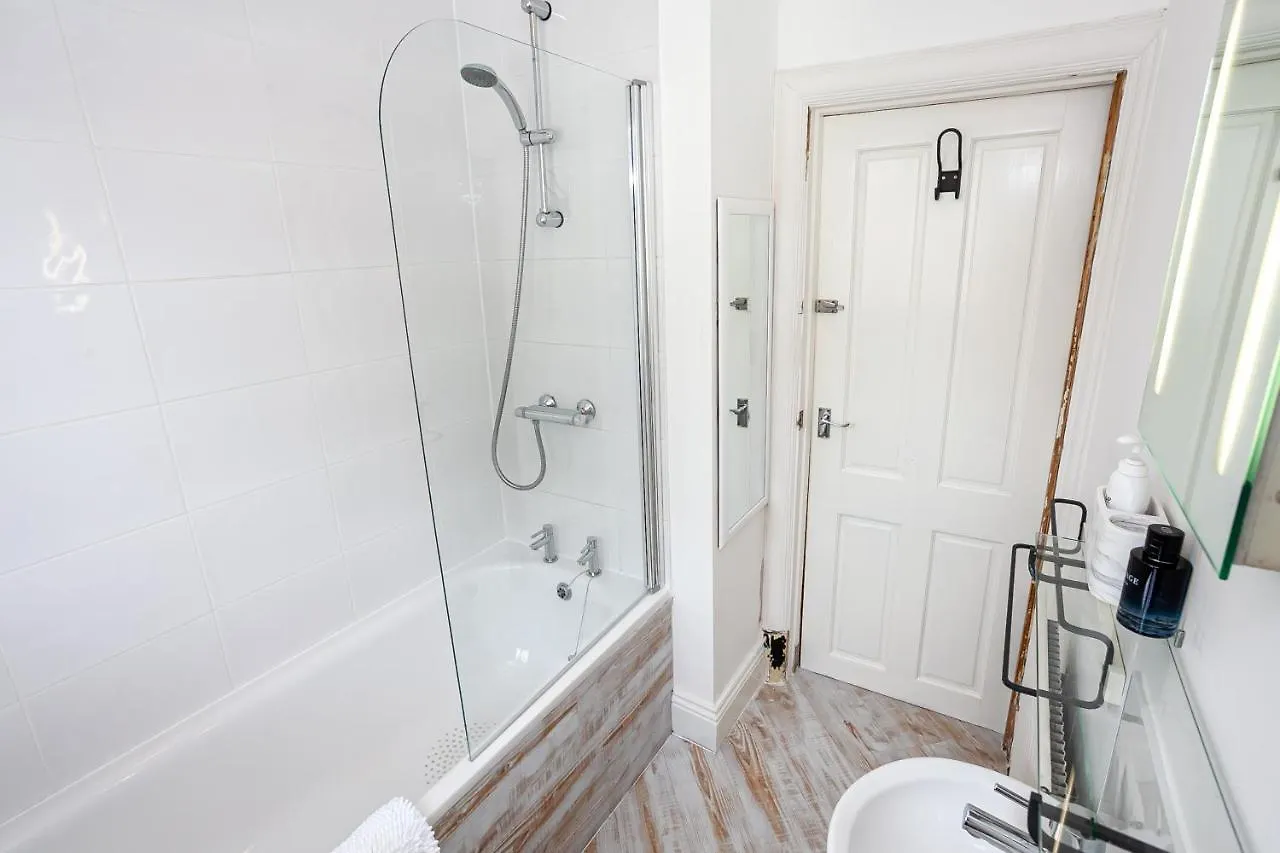 Cosy 2 Bed Apartment - Close To Leeds Centre