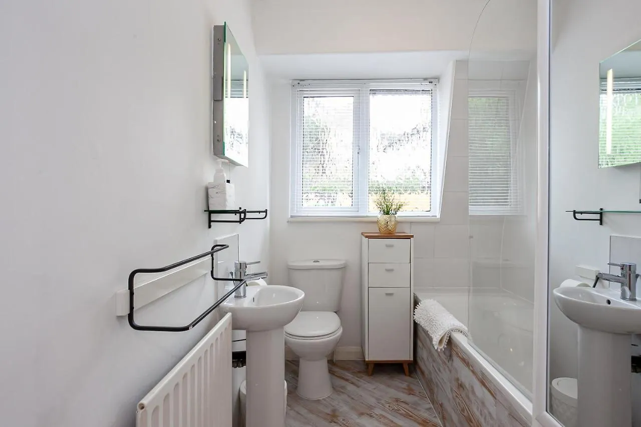 Cosy 2 Bed Apartment - Close To Leeds Centre