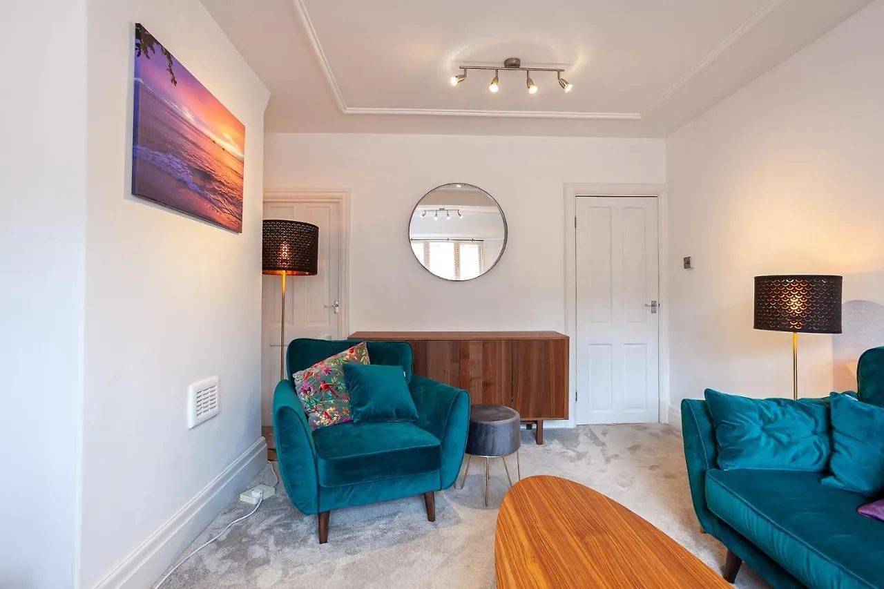 Cosy 2 Bed Apartment - Close To Leeds Centre