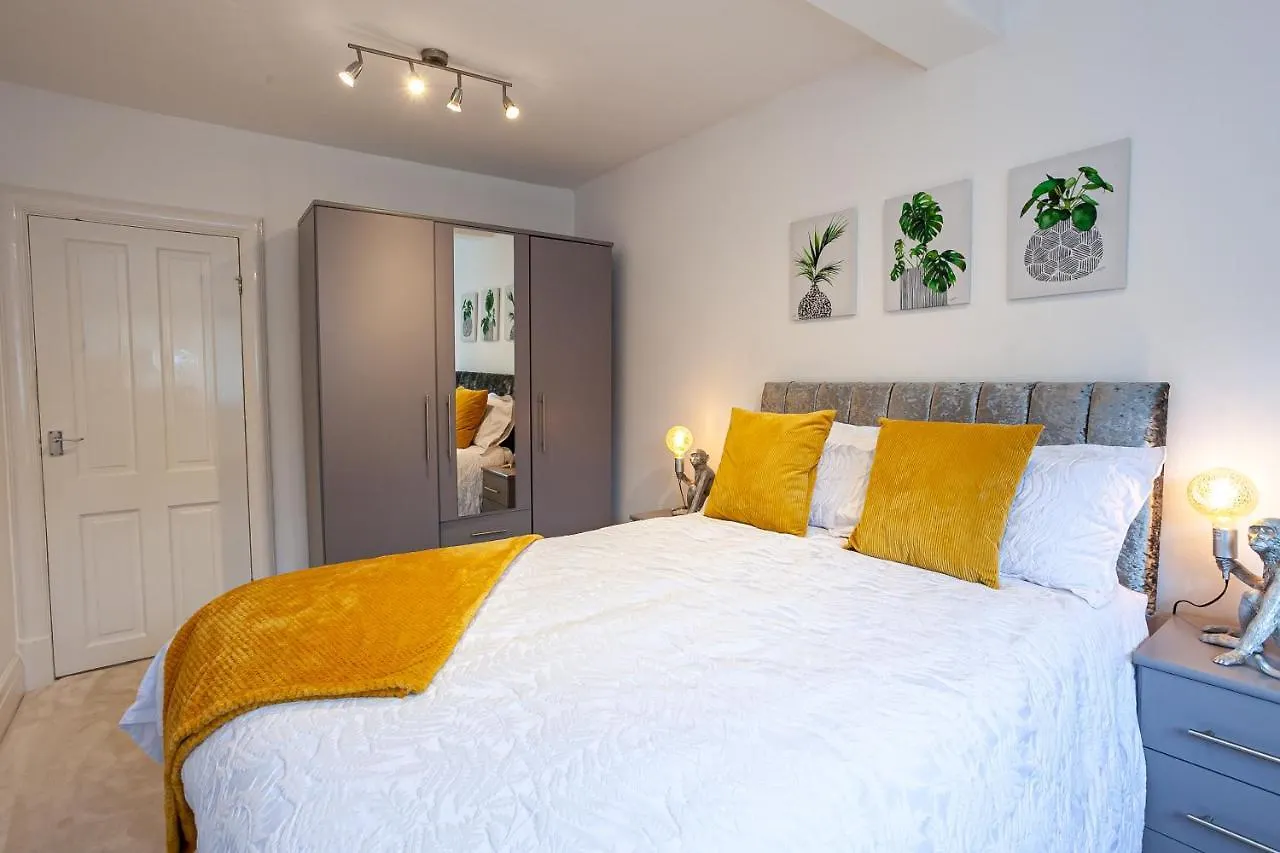 Cosy 2 Bed Apartment - Close To Leeds Centre