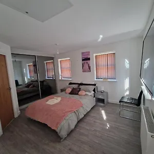 Apartment 7 Burnby Close,leeds,ls14 1ga