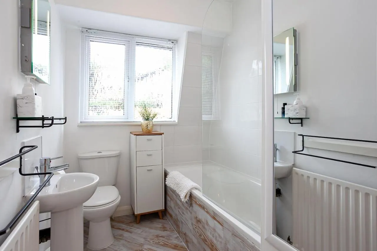 Cosy 2 Bed Apartment - Close To Leeds Centre